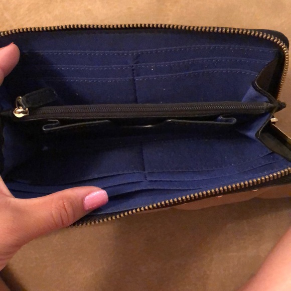 Juicy Couture leather wallet with gold buckle - Picture 6 of 6